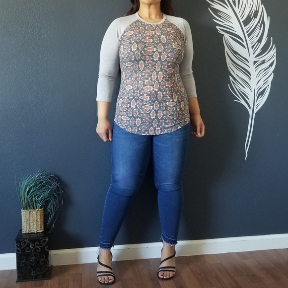 LulaRoe Baseball Top - Picture 3 of 7